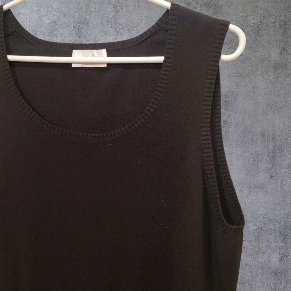 LOFT - V-Neck Knit Shell - Picture 2 of 8